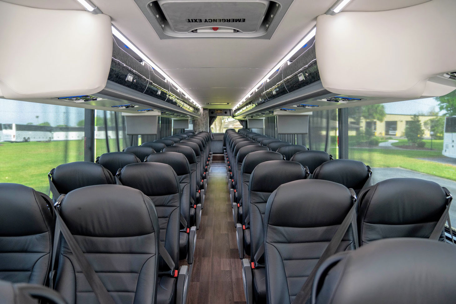 4 Major Differences Between Charter and Tour Buses